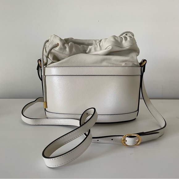 Gucci 1955 Horsebit Leather Bucket Bag in White - Picture 6 of 11